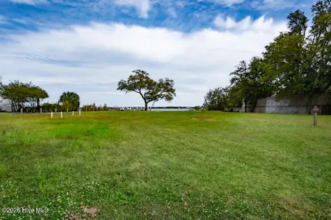 15 Shipyard Lane Hampstead NC 28443