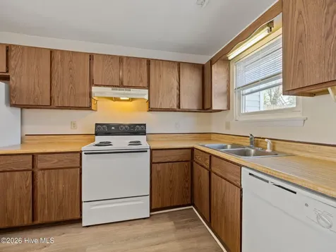 208 Yaupon Drive Jacksonville NC 28546