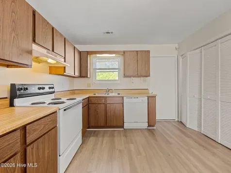 208 Yaupon Drive Jacksonville NC 28546