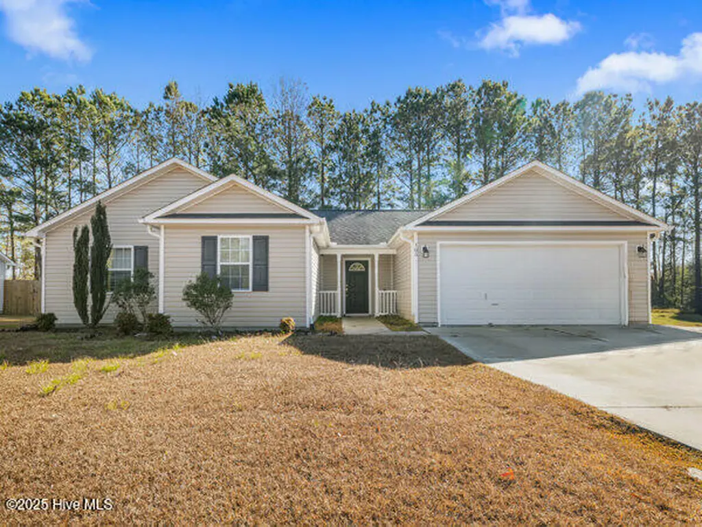 105 Clymer Court Hubert NC 28539