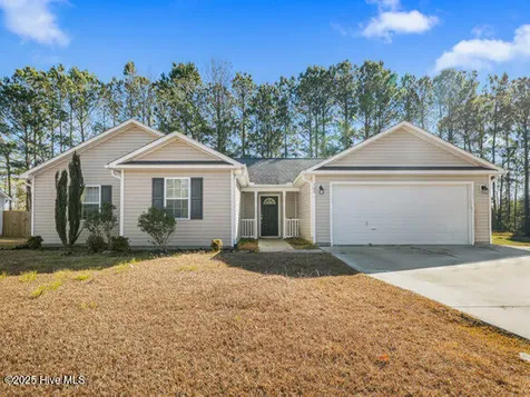105 Clymer Court Hubert NC 28539