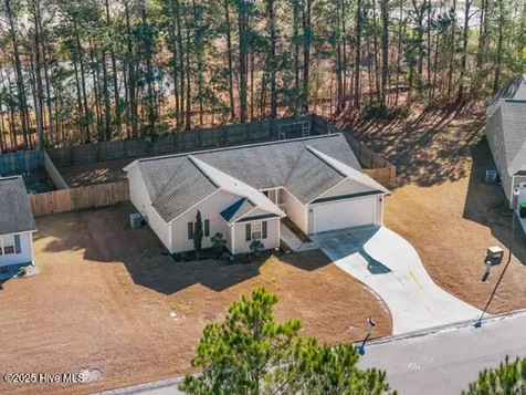 105 Clymer Court Hubert NC 28539