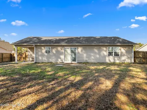 105 Clymer Court Hubert NC 28539