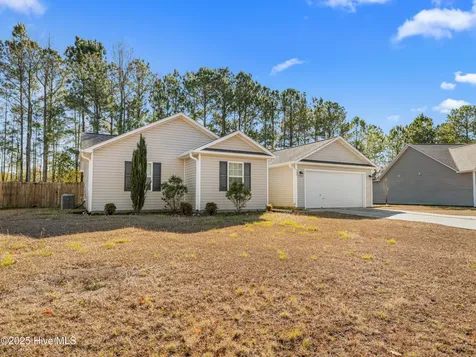 105 Clymer Court Hubert NC 28539