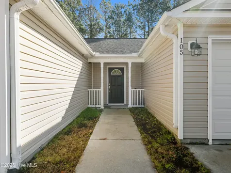 105 Clymer Court Hubert NC 28539