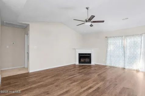 105 Clymer Court Hubert NC 28539
