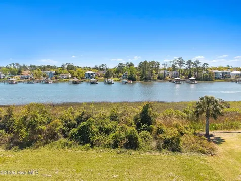 2829 Harborside Way Southport NC 28461