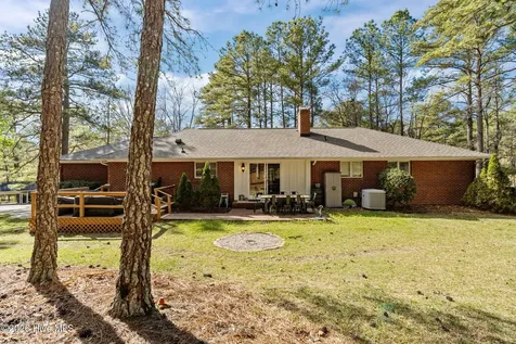 315 Elk Road Southern Pines NC 28387