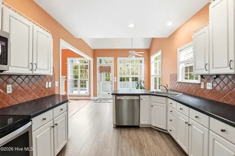 5102 Avine Court Wilmington NC 28409