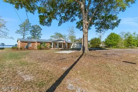 1922 Bella Coola Road Lake Waccamaw NC 28450