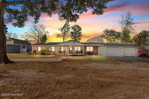 1922 Bella Coola Road Lake Waccamaw NC 28450