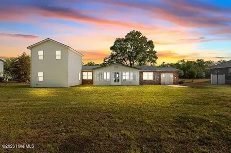 1922 Bella Coola Road Lake Waccamaw NC 28450