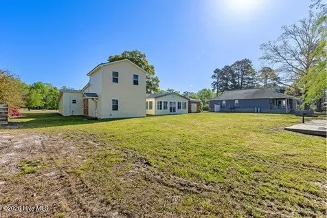 1922 Bella Coola Road Lake Waccamaw NC 28450