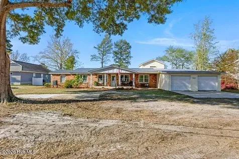 1922 Bella Coola Road Lake Waccamaw NC 28450