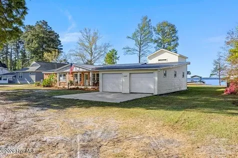 1922 Bella Coola Road Lake Waccamaw NC 28450