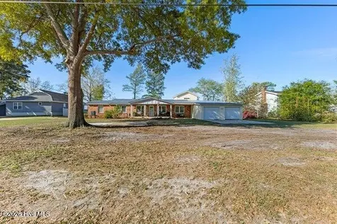 1922 Bella Coola Road Lake Waccamaw NC 28450