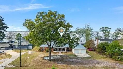 1922 Bella Coola Road Lake Waccamaw NC 28450