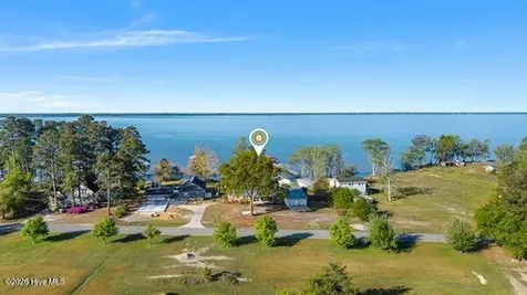 1922 Bella Coola Road Lake Waccamaw NC 28450