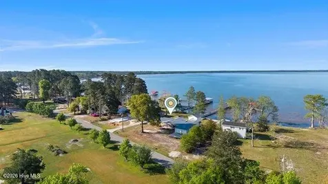 1922 Bella Coola Road Lake Waccamaw NC 28450