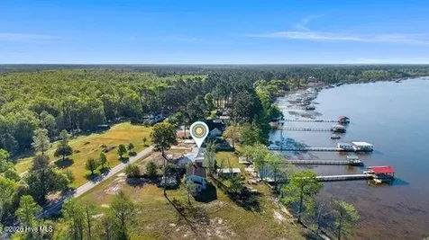 1922 Bella Coola Road Lake Waccamaw NC 28450