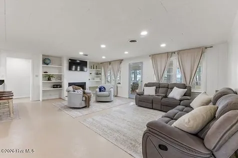 1922 Bella Coola Road Lake Waccamaw NC 28450