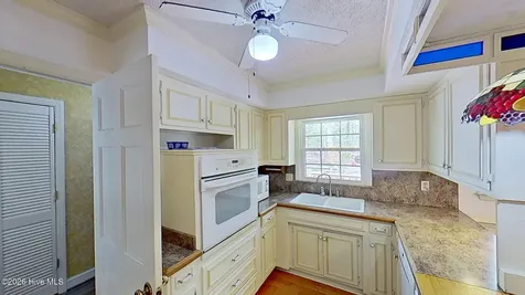 512 Raymond Drive Arapahoe NC 28510