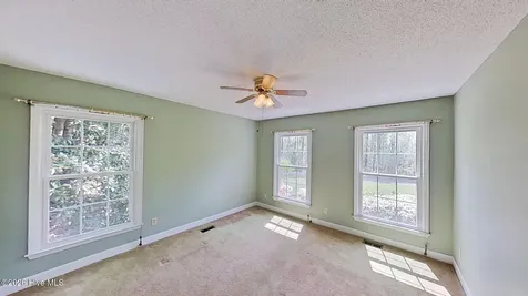 512 Raymond Drive Arapahoe NC 28510