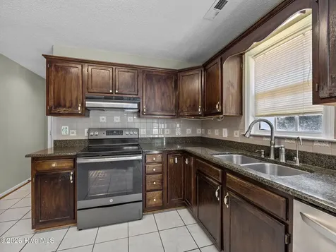 1017 N Commons Drive Jacksonville NC 28546
