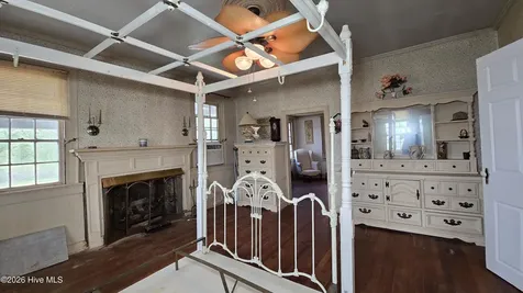 2083 Harvey Point Road Hertford NC 27944