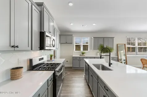 2122 Marietta Circle Ash NC 28420
