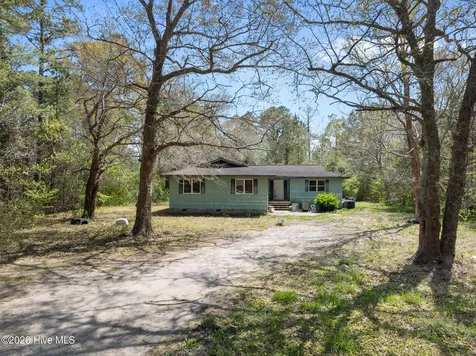 390 Old Winberry Road Newport NC 28570