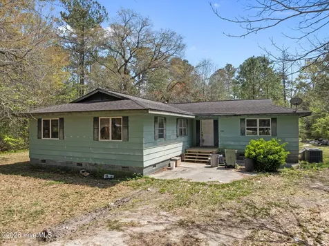 390 Old Winberry Road Newport NC 28570