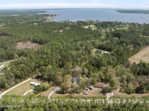 390 Old Winberry Road Newport NC 28570