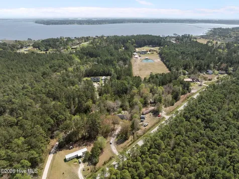 390 Old Winberry Road Newport NC 28570