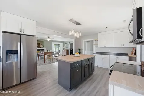 824 Pelican Drive New Bern NC 28560
