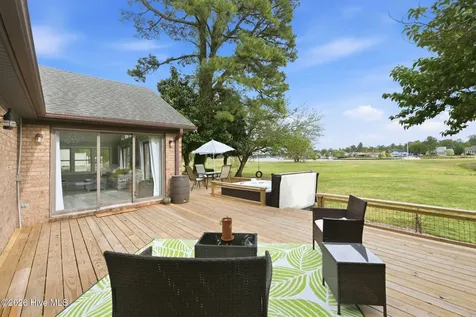 824 Pelican Drive New Bern NC 28560