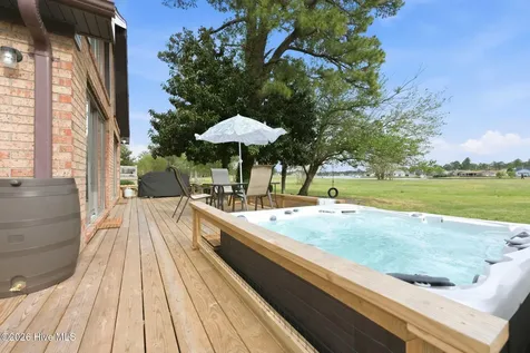 824 Pelican Drive New Bern NC 28560