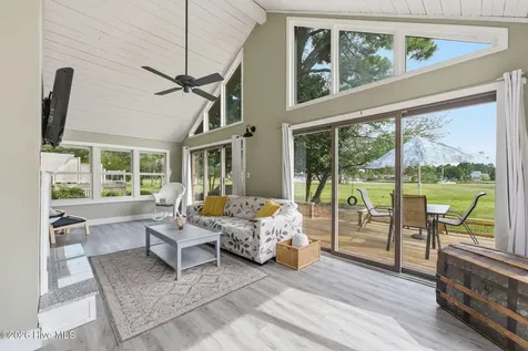 824 Pelican Drive New Bern NC 28560