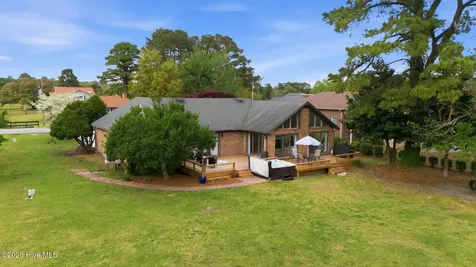 824 Pelican Drive New Bern NC 28560