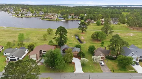824 Pelican Drive New Bern NC 28560