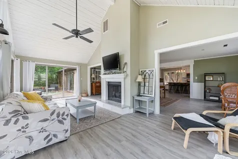 824 Pelican Drive New Bern NC 28560