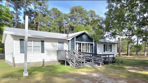 5841 Crestline Road Laurinburg NC 28352