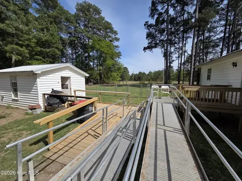 5841 Crestline Road Laurinburg NC 28352