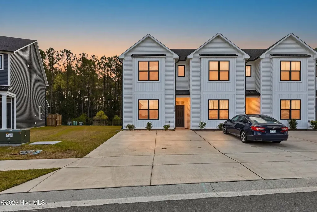 8329 Paramount Point Winnabow NC 28479