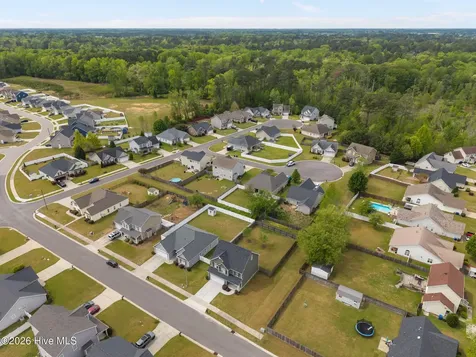 404 Knoll Circle Greenville NC 27858