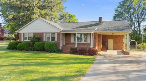 208 E Nash Street Macclesfield NC 27852