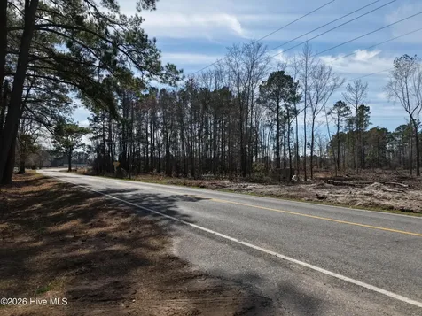 6879 Haynes Lennon Highway Evergreen NC 28438