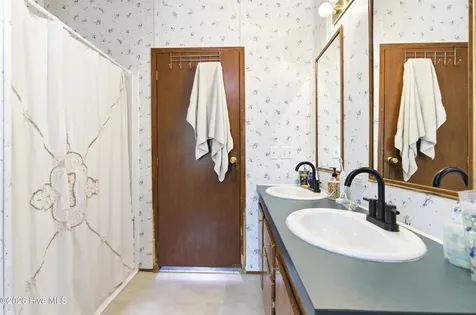 275 Folkstone Road Holly Ridge NC 28445