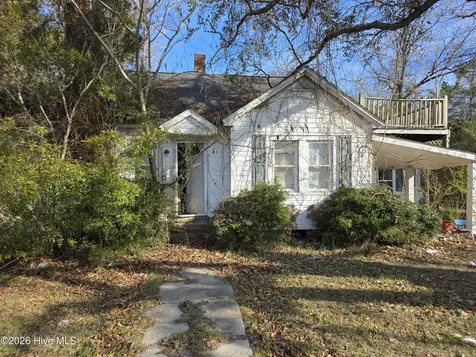 1081 Red Bug Road Hallsboro NC 28442