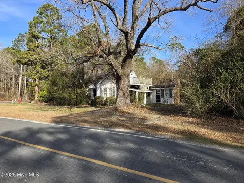 1081 Red Bug Road Hallsboro NC 28442